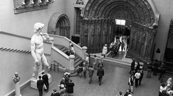 profesoara florida obligata demisie aratat elevi statuia david michelangelo reactie oficiali italieni