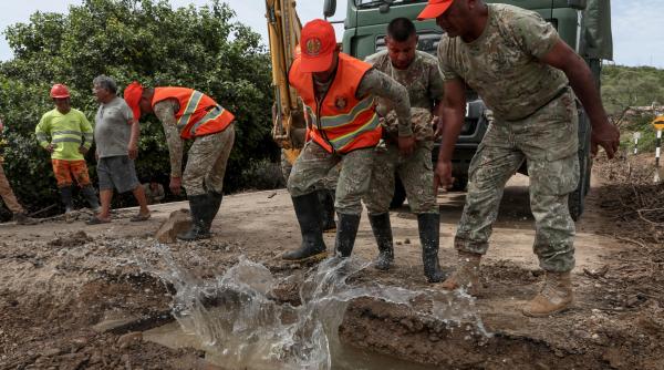 alunecari teren 11 morti ecuador