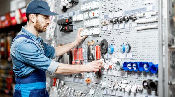 magazine echipamente electrice online vs magazine fizice