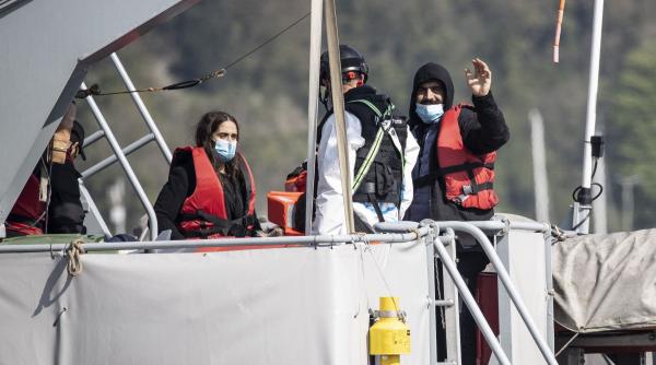 barja transformata azil migranti mai ieftin