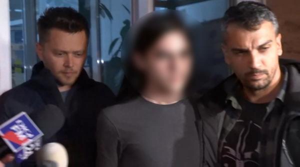 mesaj elev 16 ani atac cutit profesoara