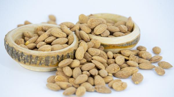 migdale poveste istorie traditii proteine fibre sanatate