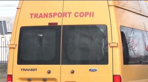 Microbuz care transporta copii, accident în județul Iași