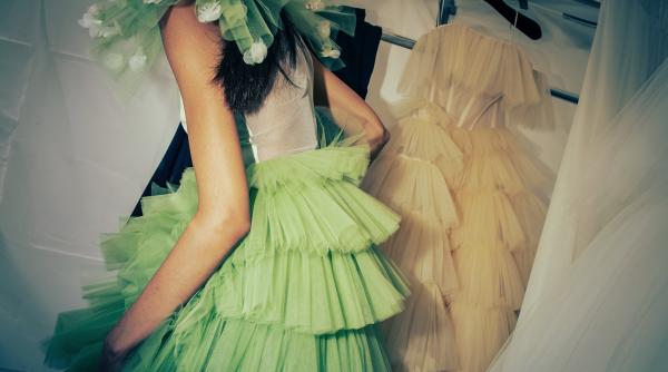 rochii cu volane atuuri de care te vei indragosti