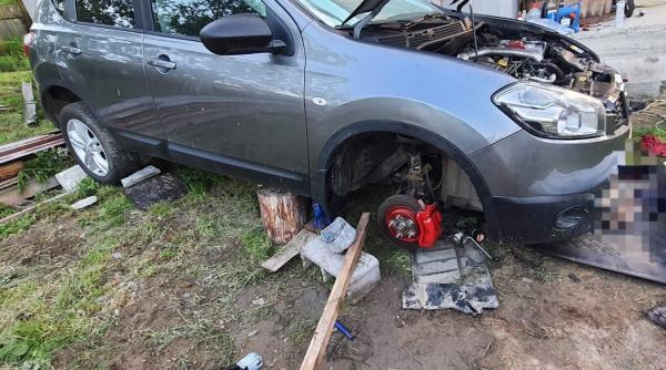 barbat mort strivit masina cazut peste el reparat