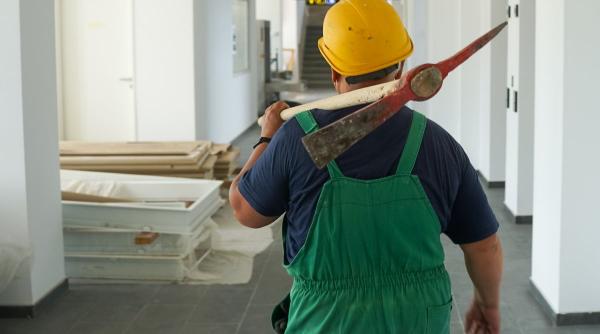 mediu privat economie creditare companie