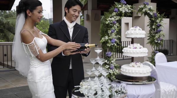 nunta la romani tinerii se imprumuta pentru petreceri fastuoase