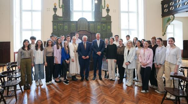 klaus iohannis scoala sibiu carmen greva profesori