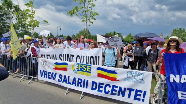 prima 2500 lei profesori