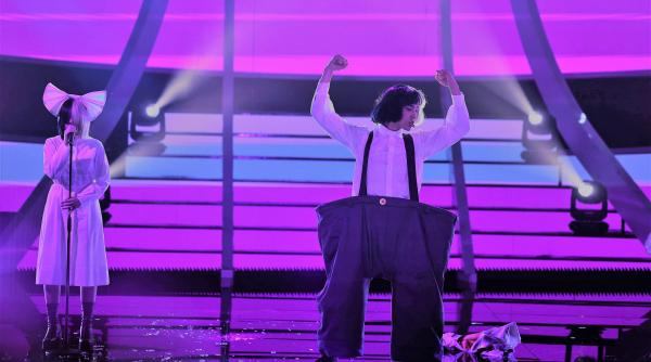 nicole cherry si juno interpretare extrem de emotionanta la te cunosc de undeva juno credeam ca voi lesina pe scena