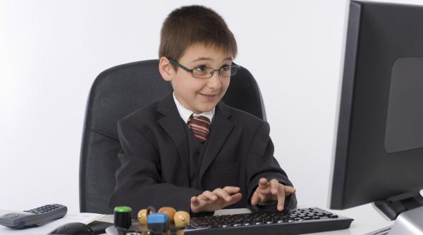 euro 200 bani stat elevi achizitie calculatoare