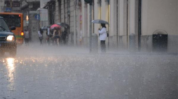 cod portocaliu ploi torentiale furtuni 15 judete