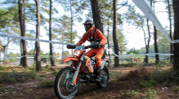 doi motociclisti pas de moarte sarma