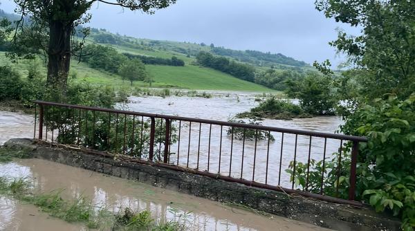 oameni disperati apele distrus casele nu mai avem nimic