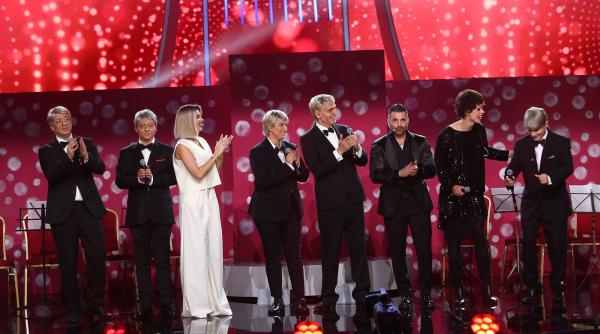 semifinala sezonului 19 te cunosc de undeva lider de audienta 4 echipe s au calificat in finala transforming show ului