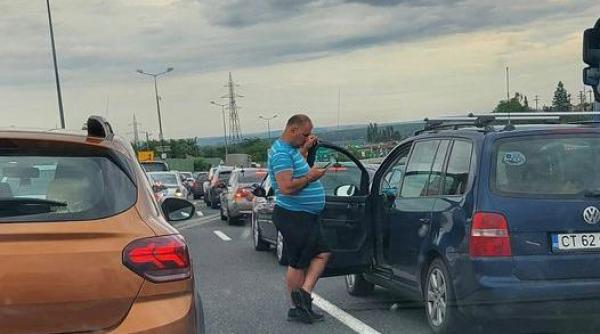cosmar autostrada soarelui coloane masini fetesti