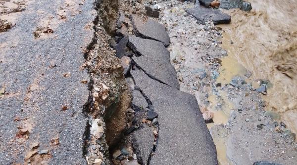 potop hunedoara drum prabusit sat izolat cerbal