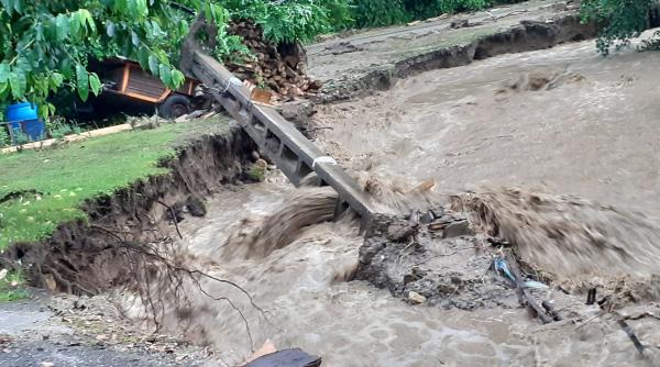 prapad romania furtuni dezastru acoperisuri copaci case