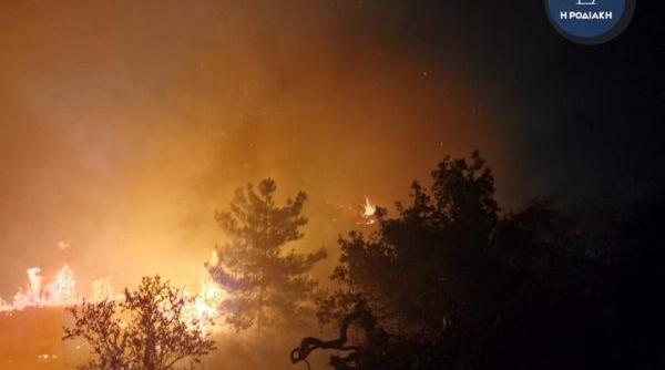 Atenție unde călătoriți. Incendiu de proporții pe insula Rhodos. Un hotel a fost evacuat