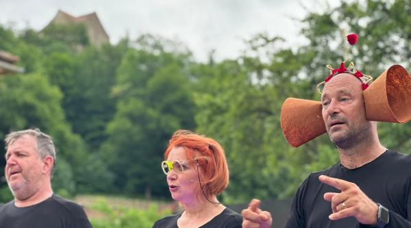 stagiunea mobila unteatru poveste sasi sate orase transilvania