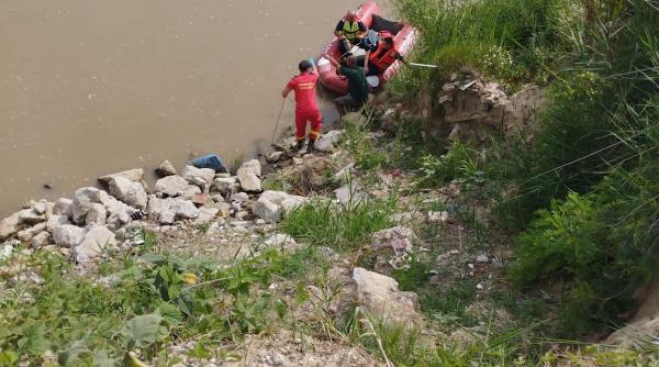 trup tanar plonjat gasit