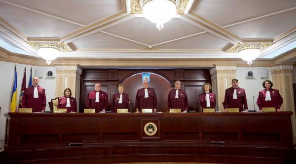 curtea constitutionala salarii judecatori marian enache livia stanciu