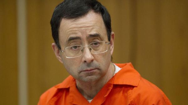 larry nassar medic abuz sexual gimnaste sua injunghiat inchisoare