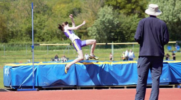 bani cluburi sport juniori