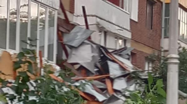 imagini apocaliptice in hunedoara furtuna puternica a facut prapad masini distruse copaci smulsi si acoperisuri luate de vant