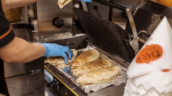 in medie romanii comanda anul trecut o saorma 10 secunde