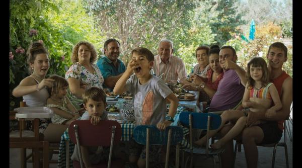 caravana tiff unlimited pleaca prin tara filmele ajung in 12 localitati din romania