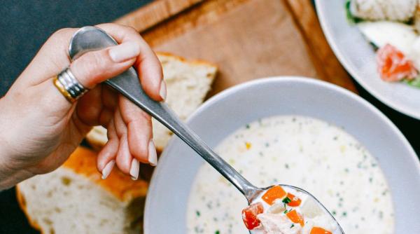 cat muncesc romanii meniu pranz 35 lei