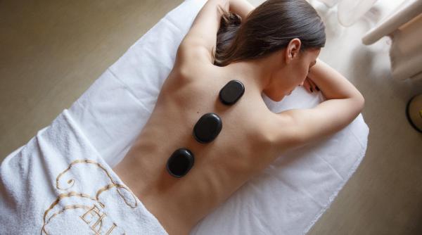 rasfata ti simturile si descopera beneficiile masajului cu pietre vulcanice