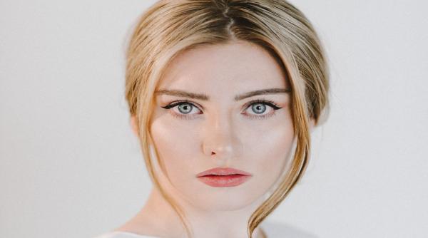 5 machiaje de vara si accentele uimitoare pe care le poti obtine cu un tus de ochi