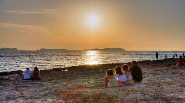 luna august 2023 sarbatori traditii superstitii