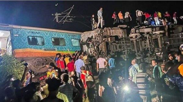 tren accident pakistan