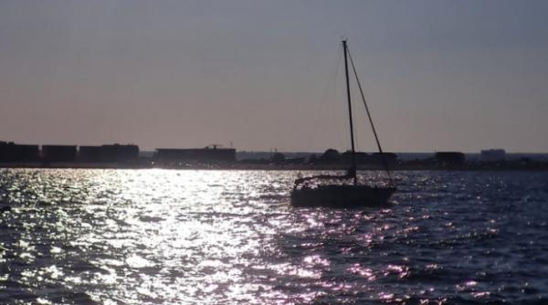 copii salvati velier largul marii negre