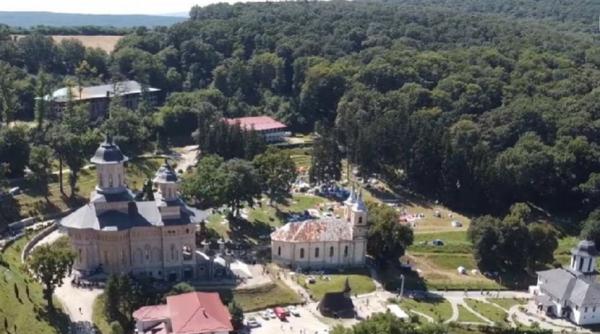 procesiune religioasa manastirea nicula icoana maicii domnului lacrimat 26 zile
