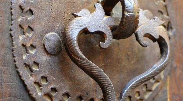 obicei bate lemn origini semnificatii