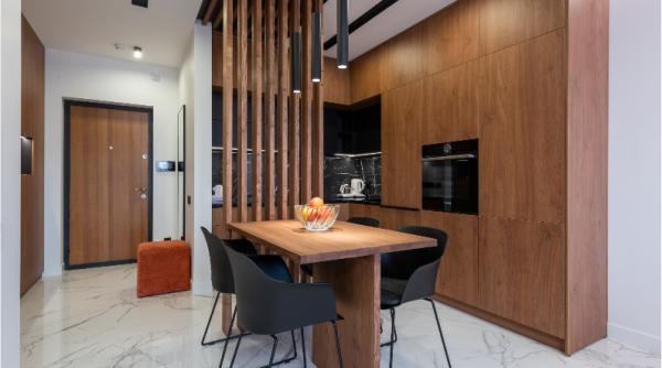 completeaza ti locuinta cu mese moderne practice si functionale