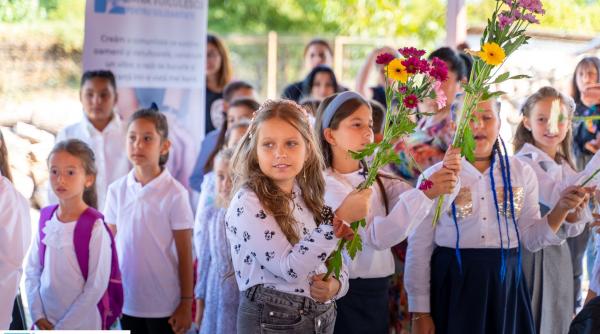fundatia dana voiculescu cadouri elevi scoala din lipia