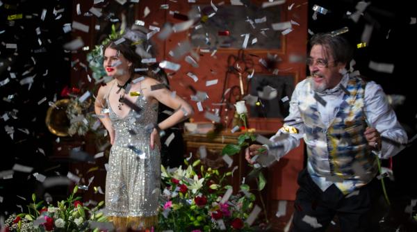 nebun dupa tine despre parisul anilor nebuni la superlativ