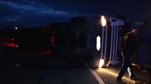 accident tir rasturnat autostrada soarelui circulatie banda urgenta