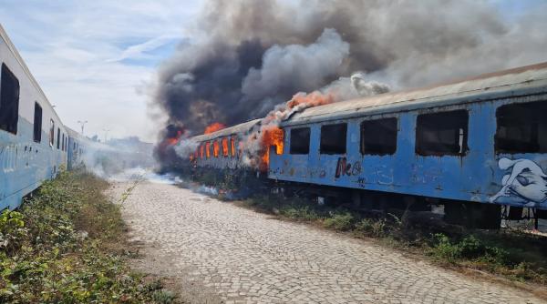 incendiu statia bucuresti basarab doua vagoane dezafectate