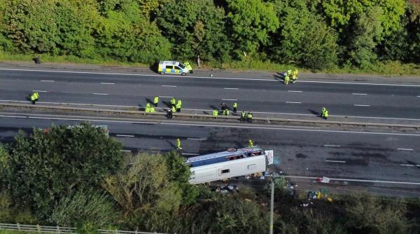autobuz scolar rasturnat autostrada fata murit