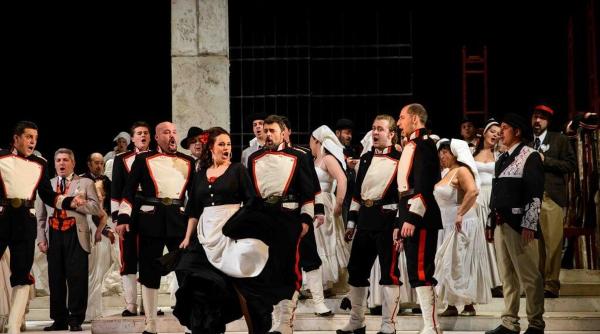 octombrie povesti fascinante personaje complexe si trairi unice