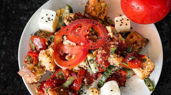 panzanella reteta salata italiana busuioc rosii coapte crutoane
