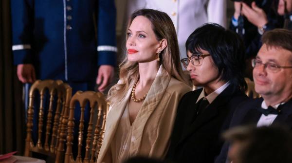 angelina jolie debuteaza industria modei