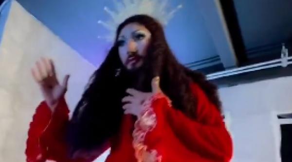 travestit din filipine arestat pentru obscenitate deoarece l a interpretat pe iisus