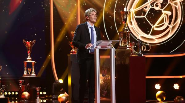 ladislau boloni roast de zile mari pe scena iroast astazi de la 20 30 la antena 1 eu antrenez pe fc metz si nu ca ma dau mare dar voi mergeti in franta doar cand pleaca politia din parcuri sa faceti alba neagra